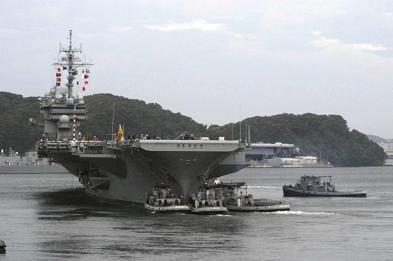 US_Navy_031013-N-2101W-002_The_aircraft_carrier_USS_Kitty_Hawk_(CV_63)_gets_underway_after_com...jpg